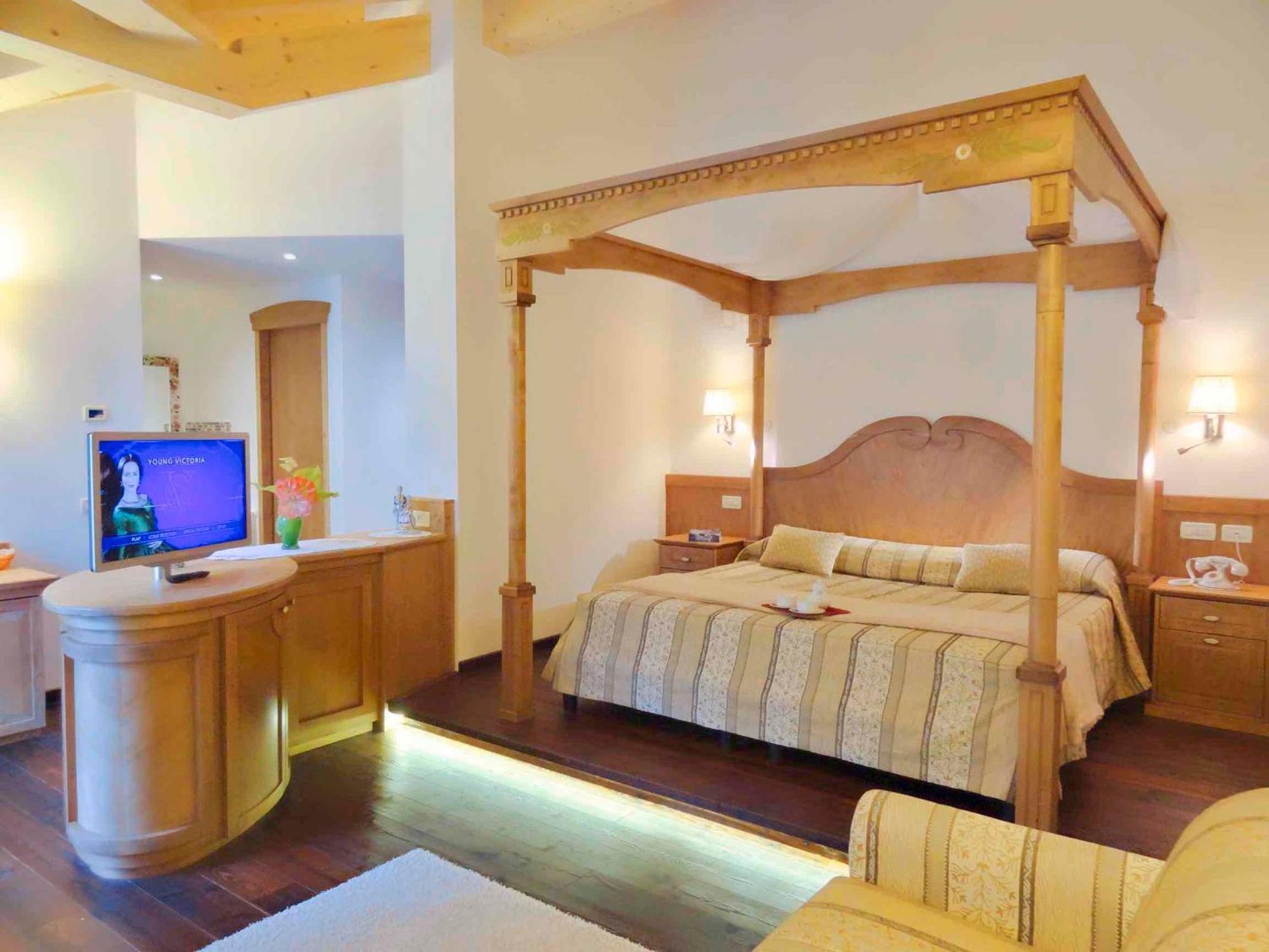Alledolomiti Boutique Lake Hotel - Adults Friendly 莫尔韦诺 外观 照片