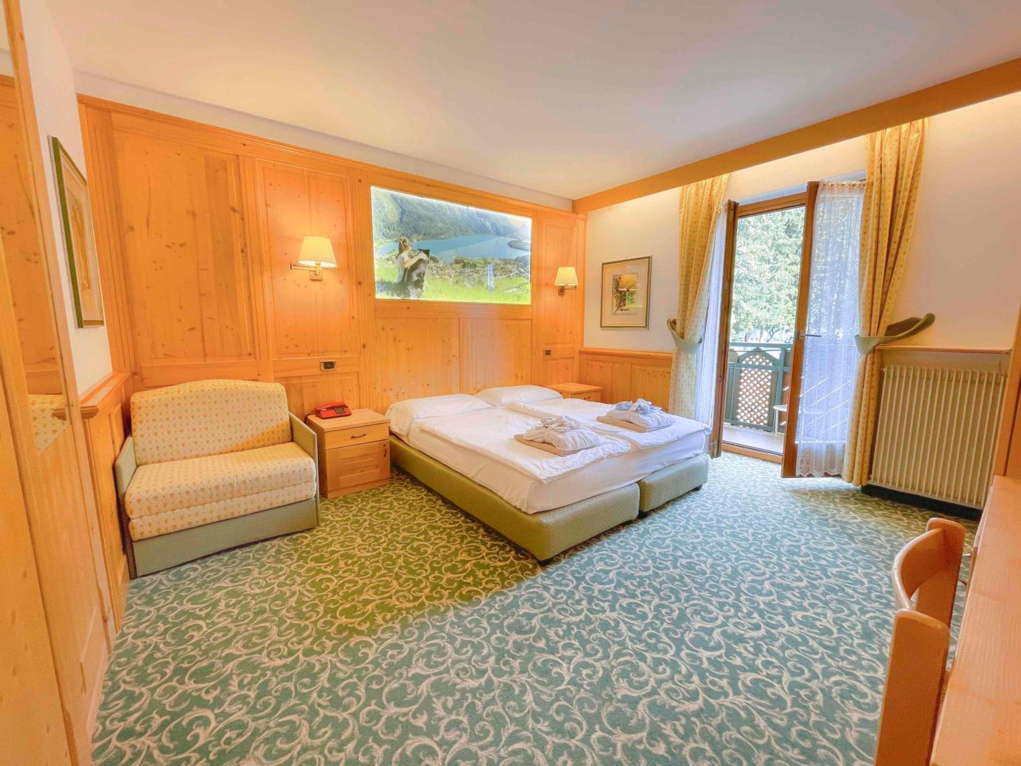 Alledolomiti Boutique Lake Hotel - Adults Friendly 莫尔韦诺 外观 照片