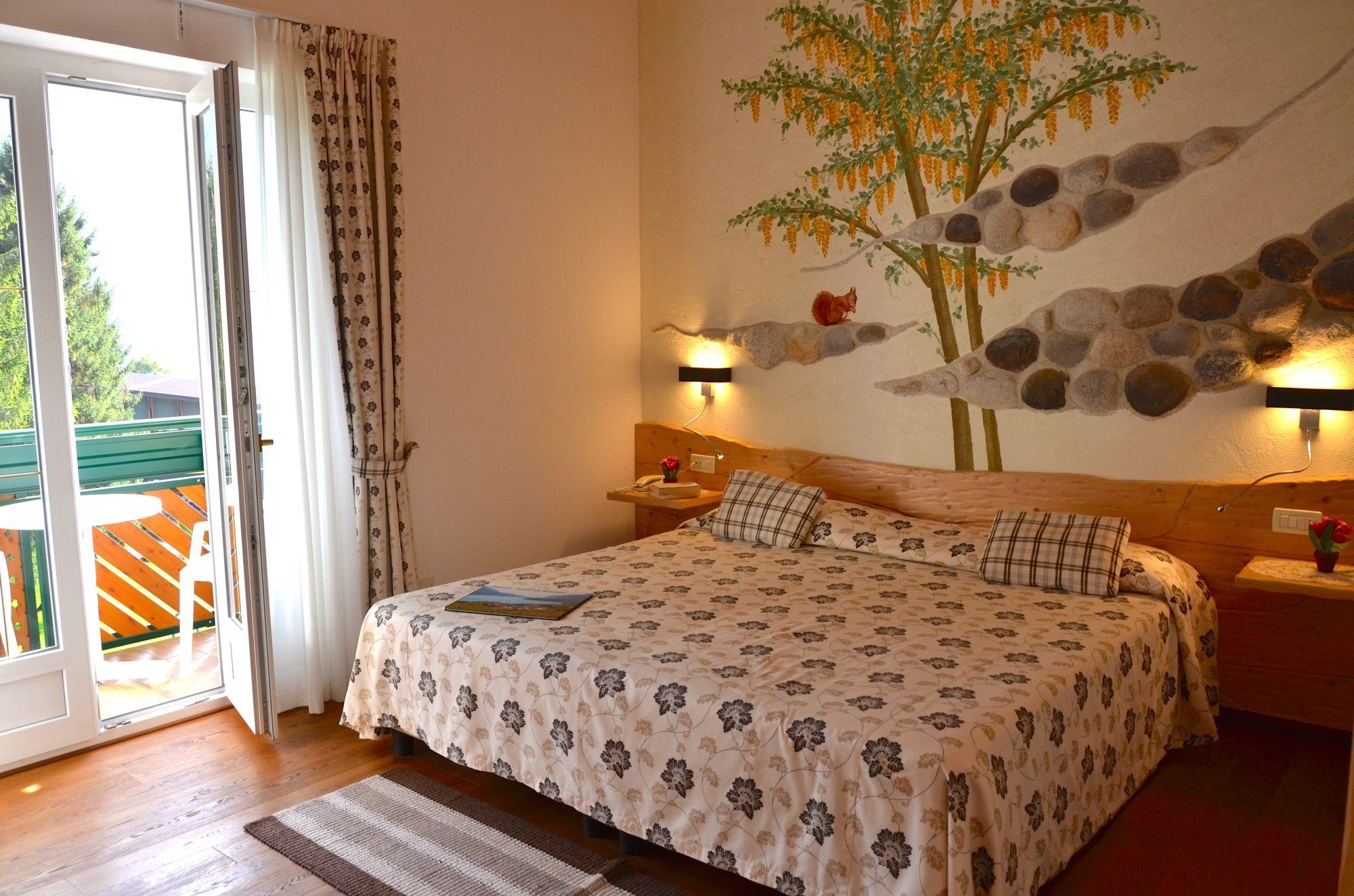 Alledolomiti Boutique Lake Hotel - Adults Friendly 莫尔韦诺 外观 照片